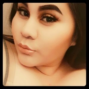 Meet your Posher, Desiree